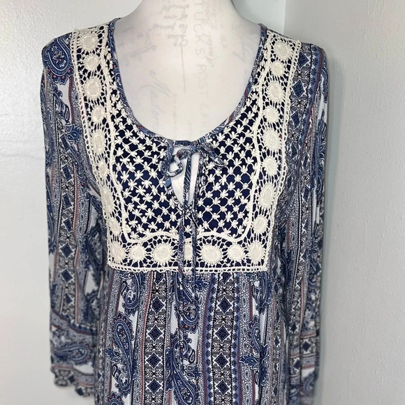 Naïf, L, paisley print gauze midi w/embroidered keyhole yoke w tie, 3/4 bell - Picture 7 of 10